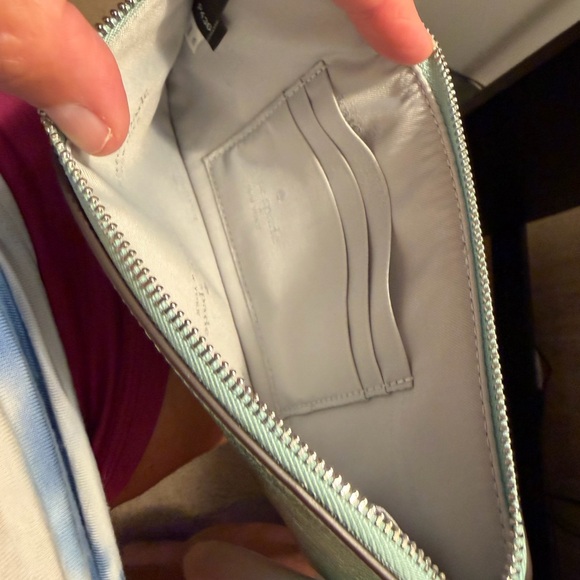 NWT Kate Spade LUCY METALLIC MEDIUM L-ZIP WRISTLET SEAWATER - Picture 11 of 13